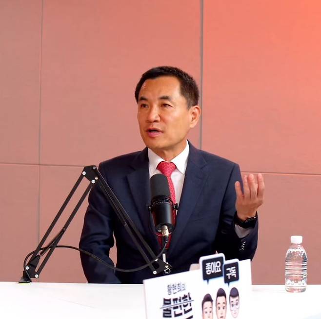 김진태 국민의힘 강원지사 후보가 28일 진행된 정치 토크쇼 ‘황현희의 불편한 여의도’에 출연해 발언하고 있다. [사진 ‘불편한 여의도’ 캡처]