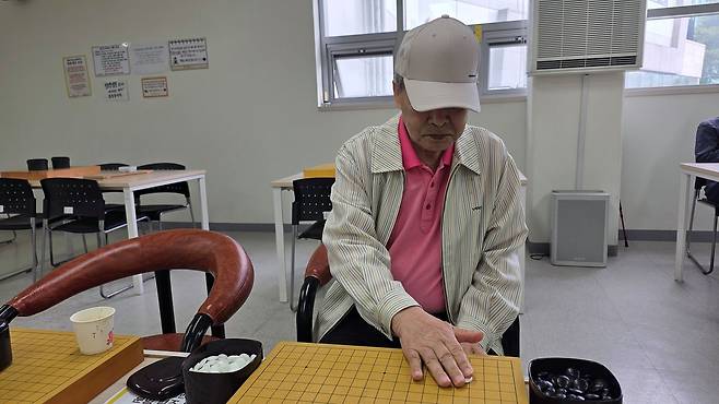 28일 경기 평택시 안중읍 평택서부노인복지관에서 만난 김재우(80)씨는 ″총리까지 한 황교안씨를 찍어주고 싶다″고 했다. 평택=양수민 기자