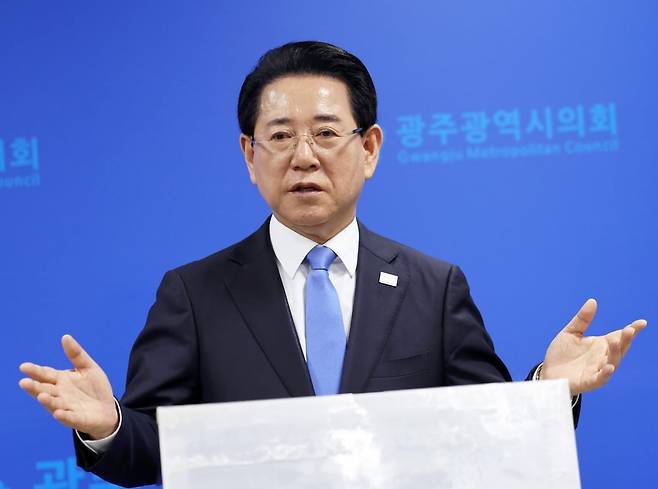 김영록 전남지사가 29일 광주광역시의회 브리핑룸에서 전남광주통합특별시장 경선과 관련해 발언하고 있다. 연합뉴스