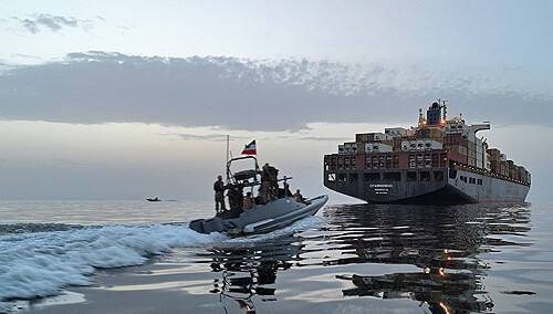 호르무즈 해협 통과 선박 나포 시도하는 이란 혁명수비대 고속정. AFP=연합뉴스