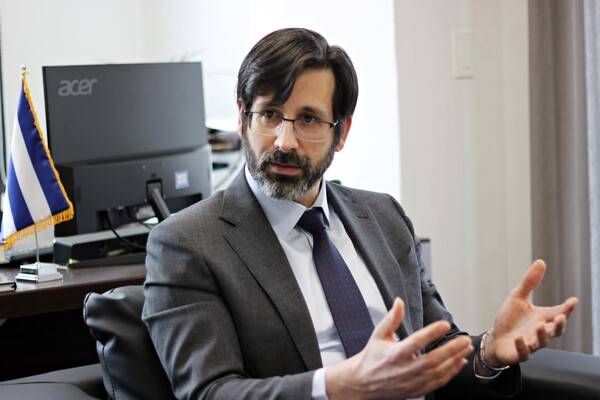 ▲클라우디오 몬손 바에사 주한쿠바대사가 지난 22일 서울 중구 주한쿠바대사관 집무실에서 미디어오늘과 인터뷰하고 있다. 사진=미디어오늘