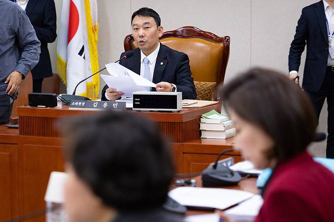 김용민 국회 법제사법위원회 법안심사제1소위원장이 29일 국회에서 열린 법제사법위원회 법안심사제1소위원회에서 의사진행을 하고 있다. [뉴스1]