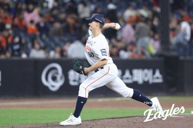 한화 이글스의 외국인 투수 쿠싱이 감격의 KBO 데뷔승을 챙겼다./한화 이글스