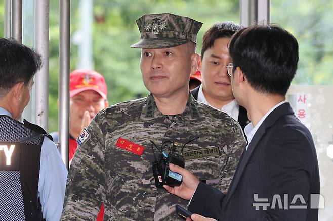 [서울=뉴시스] 권창회 기자 = 사진은 박정훈 전 해병대 수사단장이 지난해 9월 4일 오전 서울 서초구 이명현 순직 해병 특별검사 사무실에 참고인 신분으로 6차 소환 조사에 출석하는 모습. 2026.04.29. kch0523@newsis.com