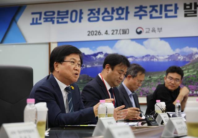 ▲최교진 교육부 장관이 27일 세종시 정부세종청사에서 '교육 분야 정상화 TF' 1차 회의를 주재하고 있다. ⓒ연합뉴스