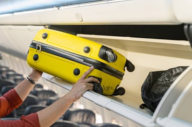 비행기 수화물 선반 자료 이미지. (기사 내용과 직접 관련 없음) 아이클릭아트