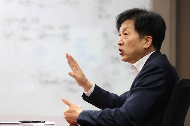 코리아 프리미엄 K-자본시장특별위원회 위원장인 오기형 더불어민주당 의원이 27일 국회 의원회관에서 시사저널과 인터뷰를 하고 있다. ⓒ시사저널 박은숙