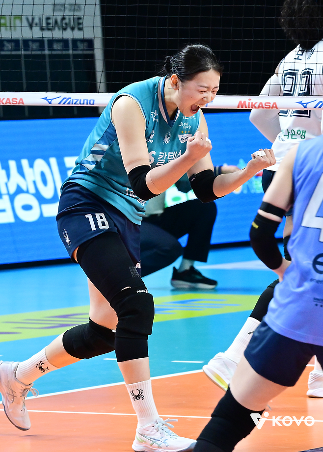 GS칼텍스 권민지가 지난 5일 챔피언결정전 4차전 득점 후 기뻐하고 있다. KOVO 제공