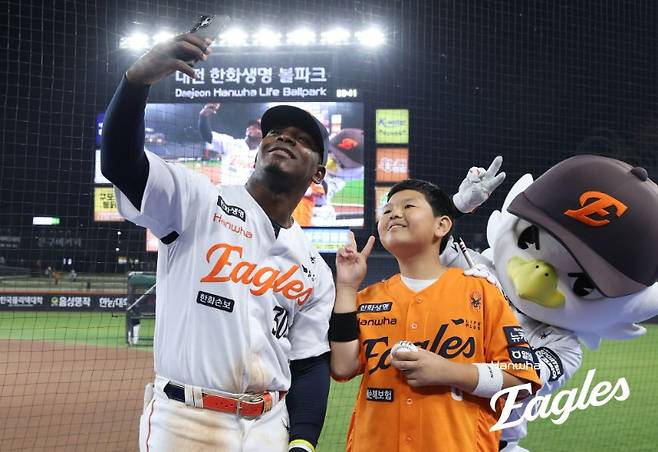 ▲ 올 시즌 한화의 해결사이자 분위기 메이커 몫을 톡톡히 하고 있는 요나단 페라자 ⓒ한화이글스