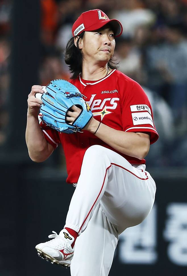 ▲ 3이닝 무실점으로 팀 승리에 공헌한 문승원 ⓒSSG랜더스