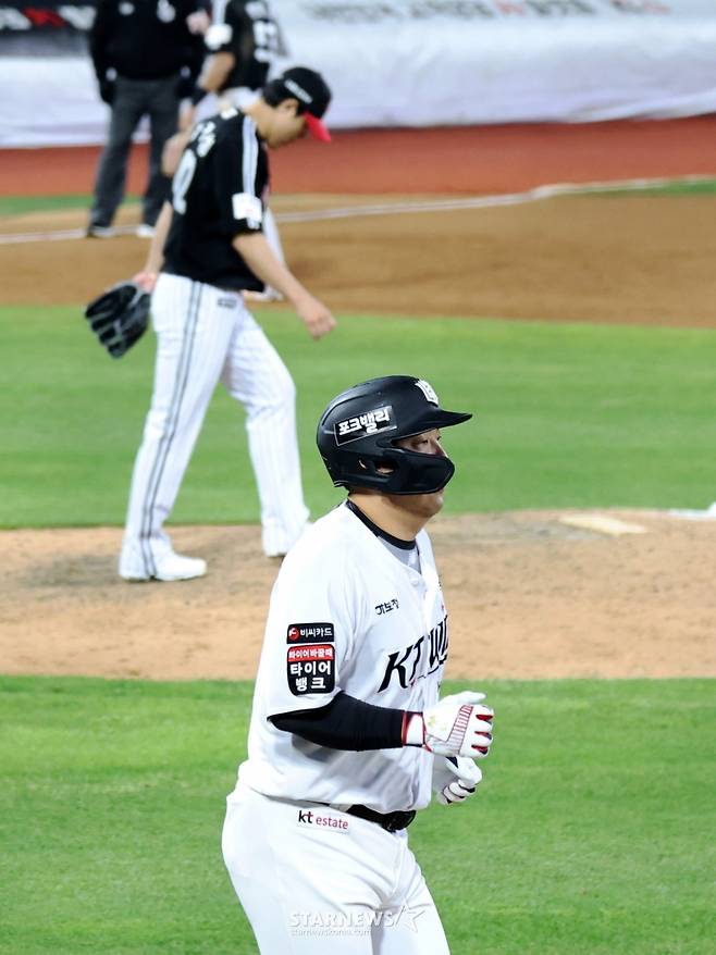 [카메라톡스]'파울공 하나가 가른 승부'  9회말 2사 만루 박동원이 김현수의 파울볼만 잡았더라면