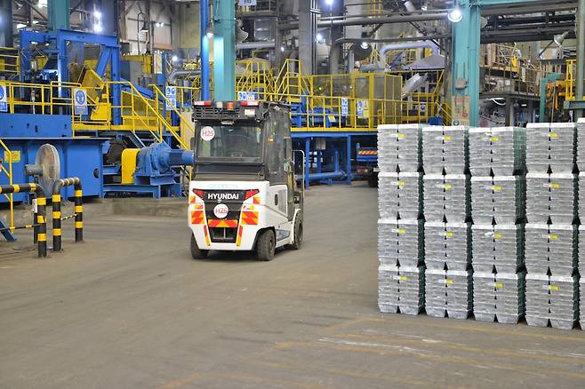 고려아연 온산제련소 아연 주조공장 [고려아연 제공. 재판매 및 DB 금지]