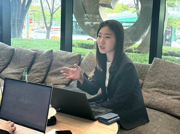 이수진(Sue Lee) S&P 다우존스지수(S&P DJI) 아태지역 지수 투자 전략 총괄 헤드가 EBN 산업경제와 인터뷰를 하고 있다. [출처= 조승열 기자]