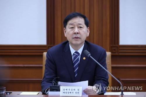 비상경제본부회의 주재하는 구윤철 부총리(서울=연합뉴스) 안정원 기자 = 구윤철 부총리 겸 재정경제부 장관이 30일 오후 서울 종로구 정부서울청사에서 열린 비상경제본부회의 겸 경제-대외경제관계장관회의에서 발언하고 있다. 2026.4.30 jeong@yna.co.kr
