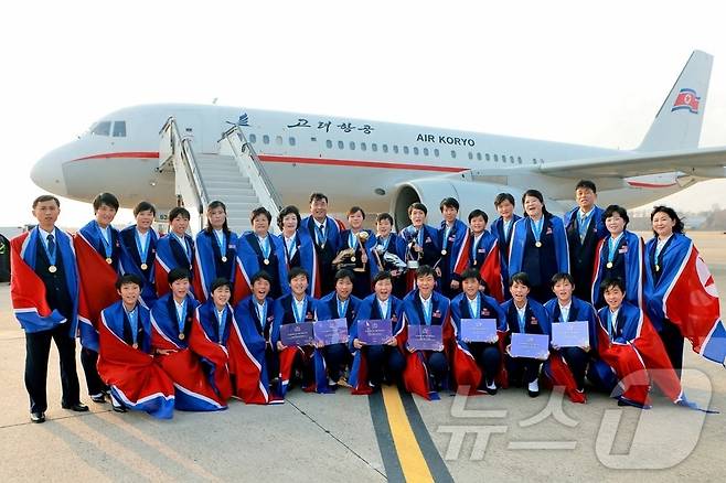 (평양 노동신문=뉴스1) = 북한 여자축구 U17 대표팀. [국내에서만 사용가능. 재배포 금지. DB 금지. For Use Only in the Republic of Korea. Redistribution Prohibited] rodongphoto@news1.kr