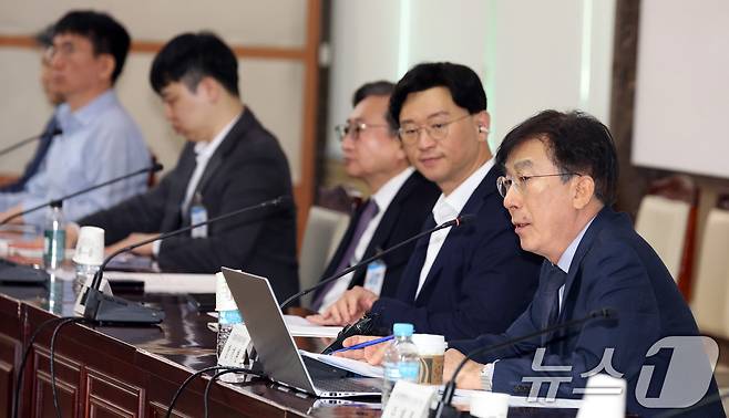 정기현 의료혁신위원회 위원장이 30일 오전 서울 종로구 세종대로 정부서울청사에서 열린 제5차 의료혁신위원회에서 모두 발언을 하고 있다. 2026.4.30 ⓒ 뉴스1 김명섭 기자