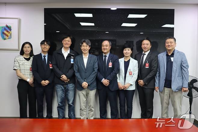 대한수의사회는 29일 서울 영등포구 국회의원회관에서 윤건영 더불어민주당 의원과 면담을 했다(수의사회 제공). ⓒ 뉴스1