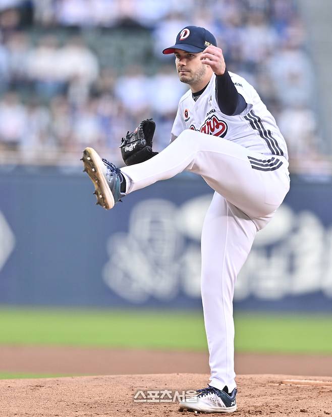 두산 선발투수 잭로그가 29일 서울 잠실구장에서 열린 2026 KBO리그 삼성전에서 역투하고 있다. 잠실 | 최승섭 기자 thunder@sportsseoul.com