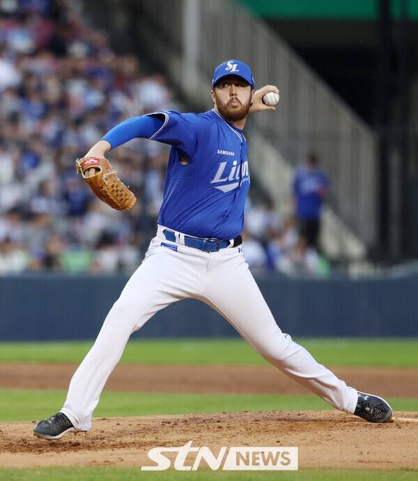 지난 29일 서울 송파구 잠실야구장에서 열린 2026 KBO 리그 삼성 라이온즈와 두산 베어스의 경기, 삼성 선발투수 오러클린이 역투하고 있다. /사진=뉴시스