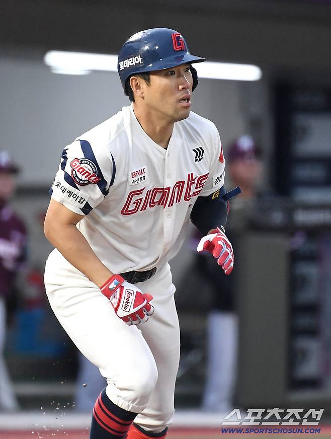 29일 부산 사직야구장에서 열린 롯데와 키움의 경기. 타격하는 롯데 전준우. 부산=송정헌 기자songs@sportschosun.com/2026.04.29/