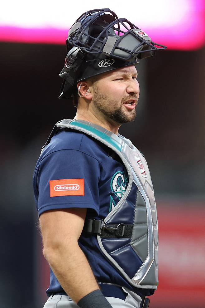 SAN DIEGO, CALIFORNIA - APRIL 14: Cal Raleigh #29 of the Seattle Mariners looks on during a game against the San Diego Padres at Petco Park on April 14, 2026 in San Diego, California.   Sean M. Haffey/Getty Images/AFP (Photo by Sean M. Haffey / GETTY IMAGES NORTH AMERICA / Getty Images via AFP)







<저작권자(c) 연합뉴스, 무단 전재-재배포, AI 학습 및 활용 금지>