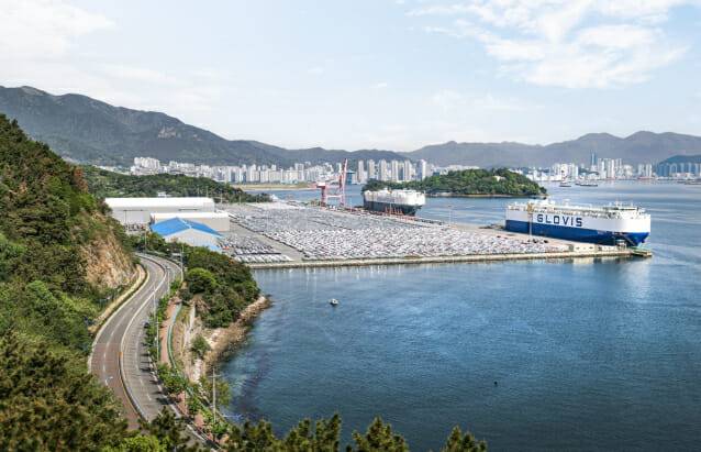마산 가포신항 전경. 한국GM은 28일 쉐보레 트랙스 크로스오버 총 7500대 선적할 예정이다. (사진=한국GM)
