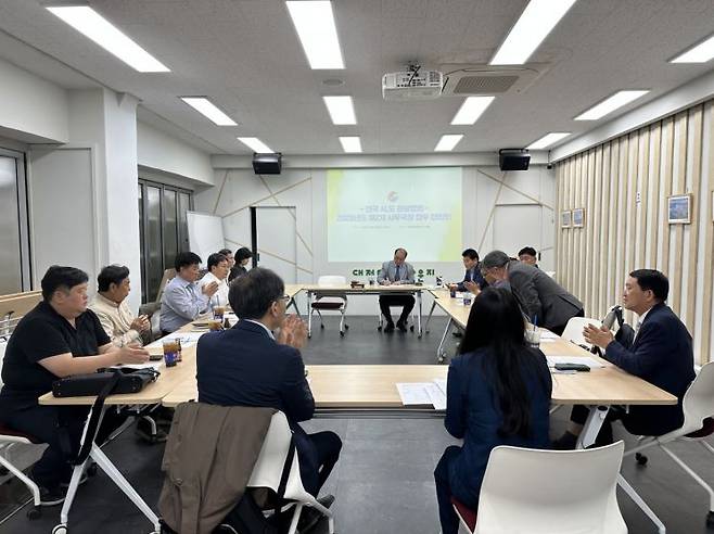 한국관광협회중앙회는 대전에서 전국 시·도 관광협회 사무국장 업무협의회를 열고 지역관광 활성화를 위한 현안과 정책 대응 방향을 논의했다고 30일 밝혔다.