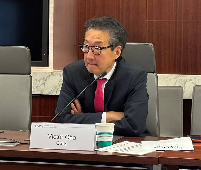 빅터 차 전략국제문제연구소(CSIS) 한국 석좌가 28일 워싱턴 DC의 CSIS에서 열린 특파원 간담회에서 발언을 하고 있다. /워싱턴=김은중 특파원