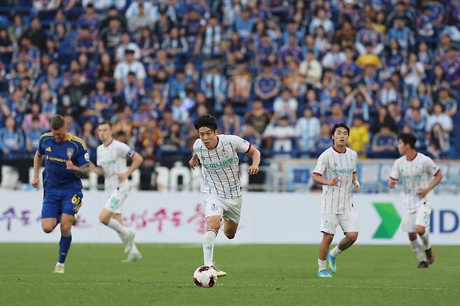 대전하나시티즌 선수들이 지난 26일 울산 HD FC와 경기를 펼치고 있다. 대전하나시티즌 제공