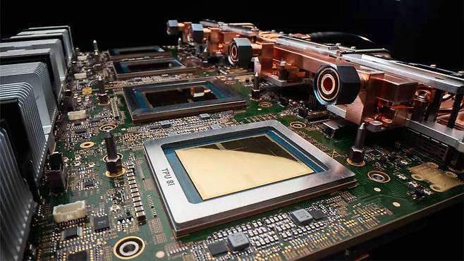 구글이 구글 클라우드 넥스트 2026에서 8세대 TPU를 공개했다 / 출처=구글