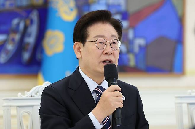 이재명 대통령이 29일 청와대에서 비교섭단체 및 무소속 의원들과 오찬에 앞서 발언하고 있다. 연합뉴스