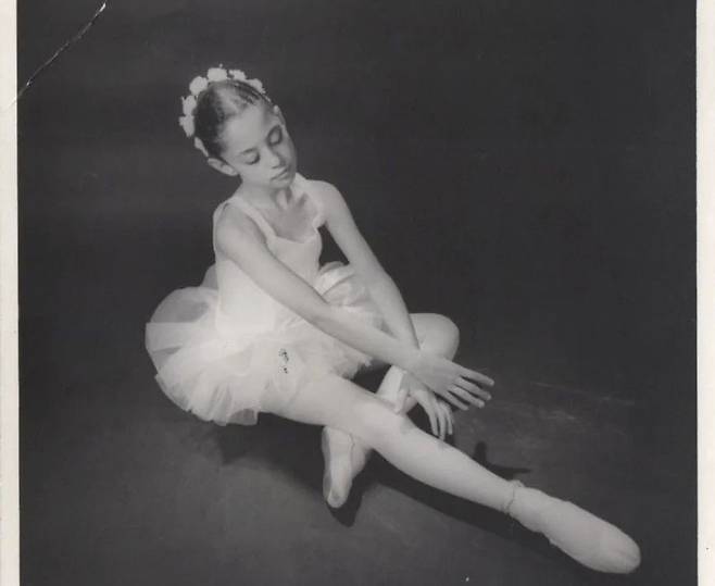 어린시절 발레를 하던 클라우디아 셰인바움. 그는 6살부터 19살까지 발레를 배웠다. 셰인바움 X 캡처