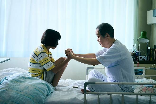 영화 '르누아르'는 아버지의 암 투병, 어머니의 외도 속에서 홀로 세상을 알아가며 성장해가는 11살 소녀 후키의 이야기다. 사진 오드