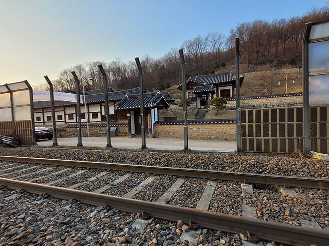 임청각 앞 철도 모습. 경향신문 자료사진