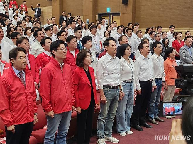 30일 여의도 국회에서 열린 ‘국민의힘 서울시당 필승 결의 공천자대회’에 참석한 참석자들이 구호를 외치고 있다. 전재훈 기자
