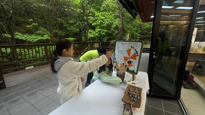 백운산휴양림-전통놀이 체험/사진제공=국립자연휴양림관리소