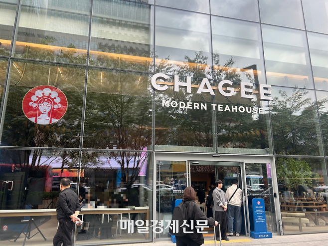 28일 오전 서울 강남역 인근 차지 강남 플래그십 스토어. [변덕호 기자]