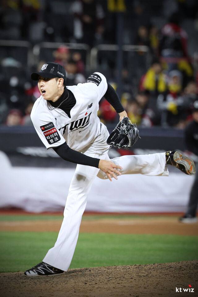김민수가 28일 수원 LG 트윈스전 투구하고 있다./KT 위즈 제공