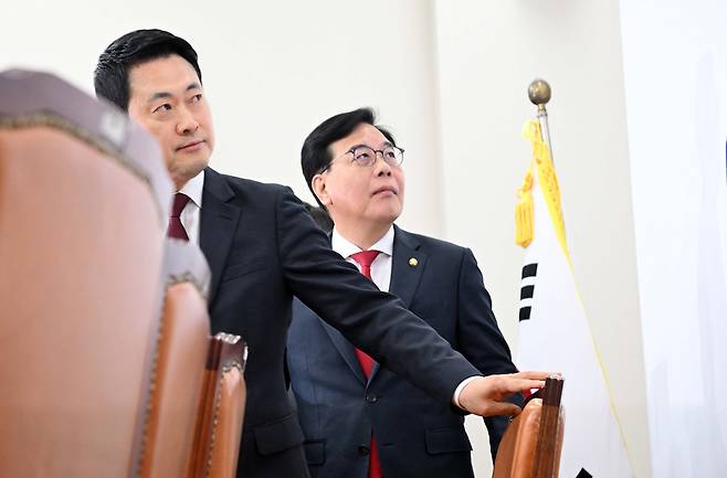 장동혁 국민의힘 대표가 30일 오전 서울 여의도 국회에서 열린 최고위원회의에 참석하고 있다. 이상섭 기자