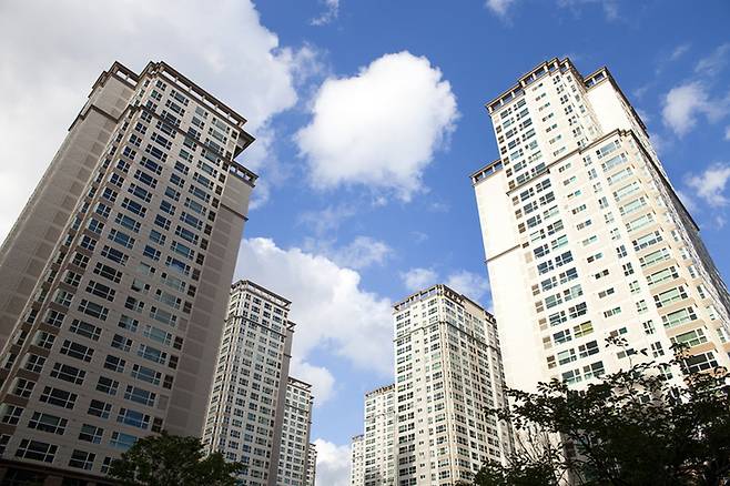 서울 강남권 고가 아파트 시장에서 대출 가능액보다 자기자금 규모가 거래 성사 여부를 가르는 핵심 변수로 떠오르고 있다. 게티이미지