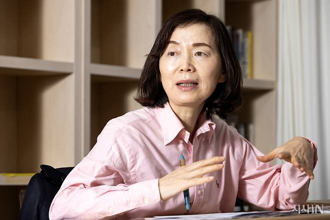 제17회 <시사IN> 대학기자상 최종 심사에 참여한 박선희 교수. ⓒ시사IN 박미소