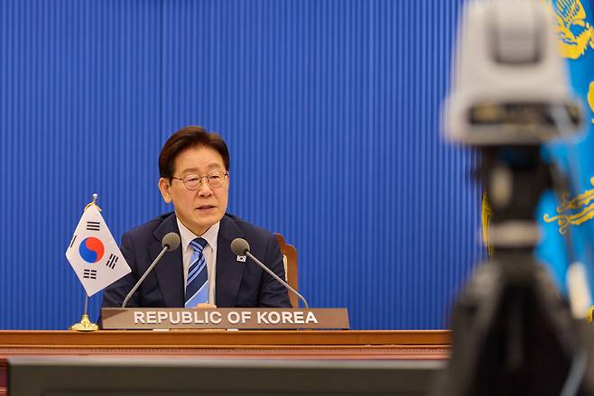 4월17일 이재명 대통령이 프랑스·영국이 주도하는 호르무즈 해협 자유항행에 관한 화상 정상회의를 하고 있다. ⓒ청와대