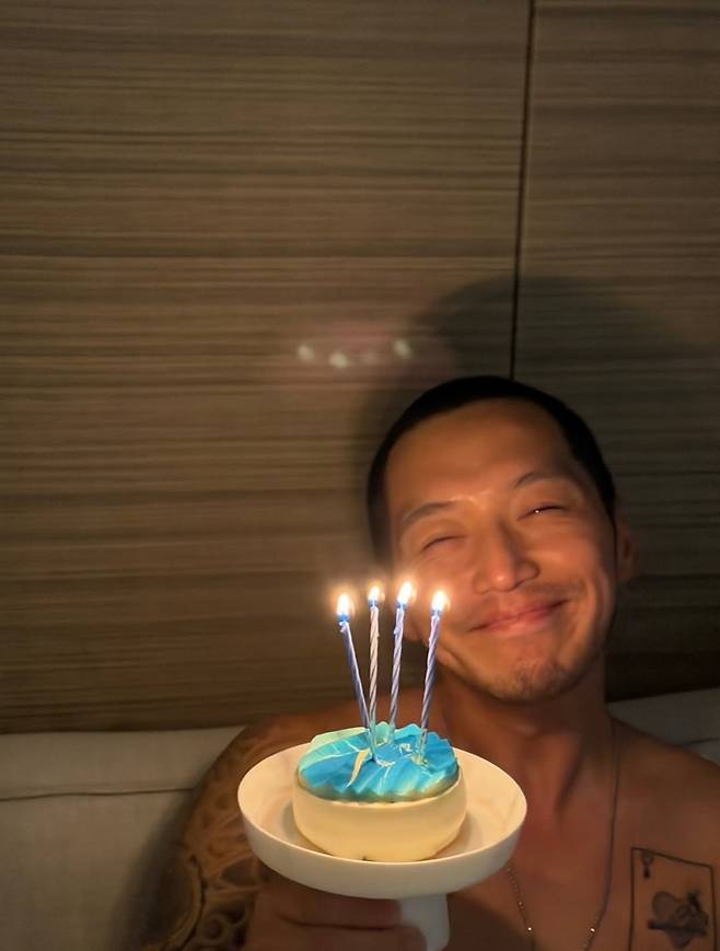자신의 생일을 맞아 지인들에게 감사 인사를 보낸 배우 변요한. 본인 인스타그램 계정