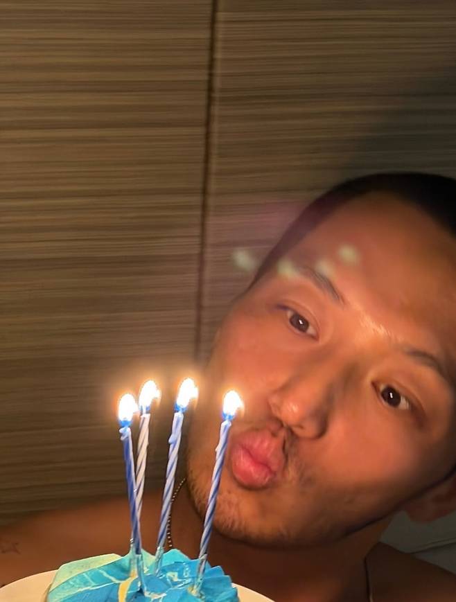 자신의 생일을 맞아 지인들에게 감사 인사를 보낸 배우 변요한. 본인 인스타그램 계정