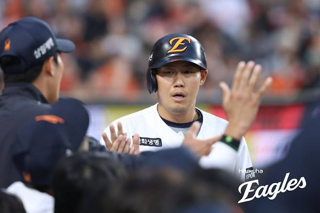 ▲ 8회 치명적인 실책으로 마지막 희망을 스스로 지운 하주석 ⓒ한화이글스