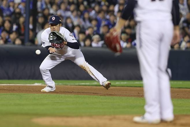 29일 삼성전에서 타구를 처리하는 안재석. /사진=두산 베어스