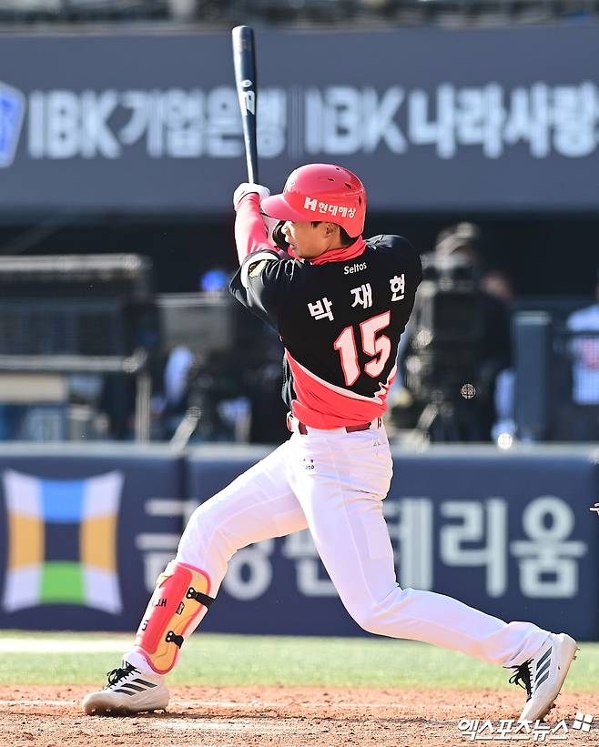 21일 오후 서울 송파구 잠실야구장에서 열린 '2026 신한 SOL Bank KBO리그 시범경기' KIA 타이거즈와 두산 베어스의 경기, 9회초 2사 1,2루 KIA 박재현이 타격하고 있다. 결과는 1루수 라인드라이브 아웃. 엑스포츠뉴스 DB