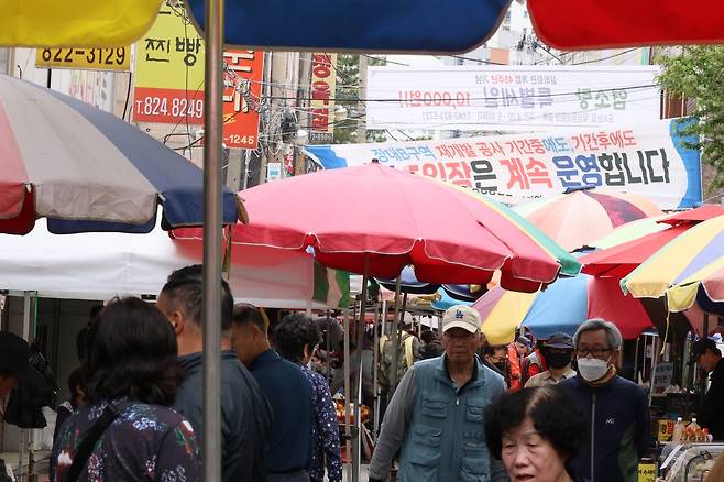붐비는 유성시장 오일장 [촬영 강수환]