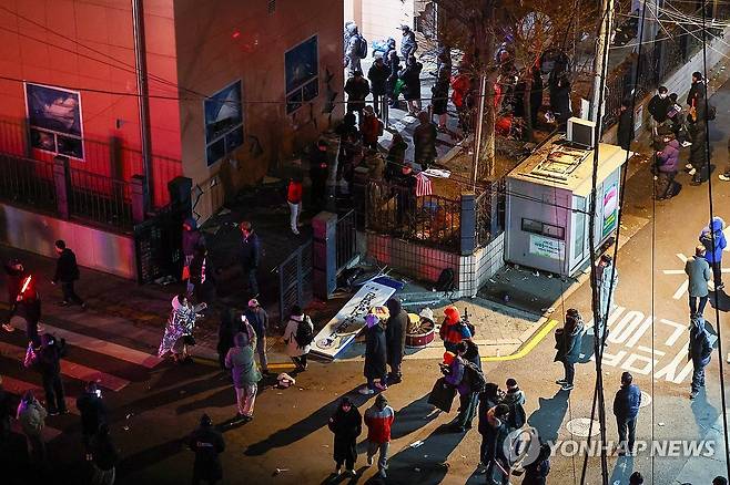 윤 대통령 구속…지지자들 서부지법 침입해 난동 [연합뉴스 자료사진]