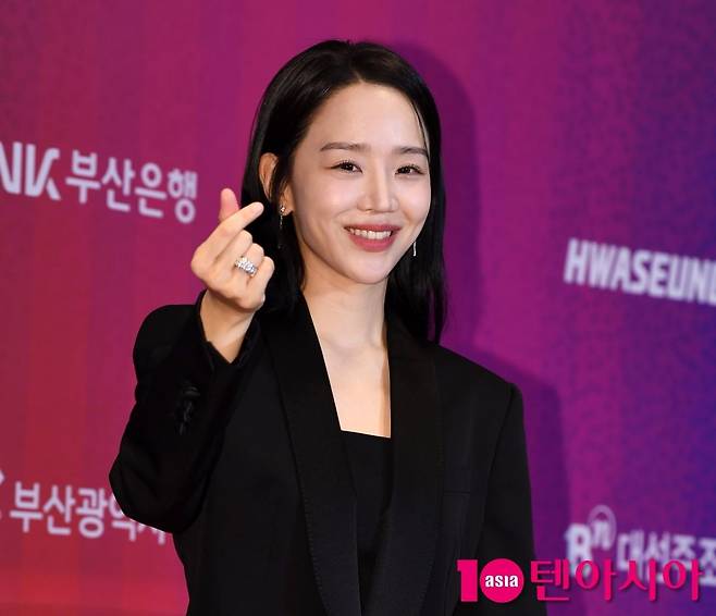 신혜선이 공식 행사에 참석해 포즈를 취하고 있다./사진=텐아시아DB